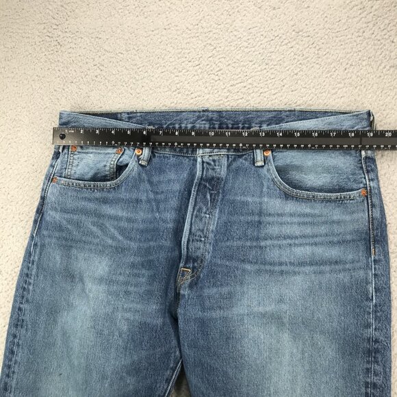 LEVIS 501 Jeans Mens 38x32 Original Straight Leg Button Fly Medium Wash Denim - Picture 13 of 16